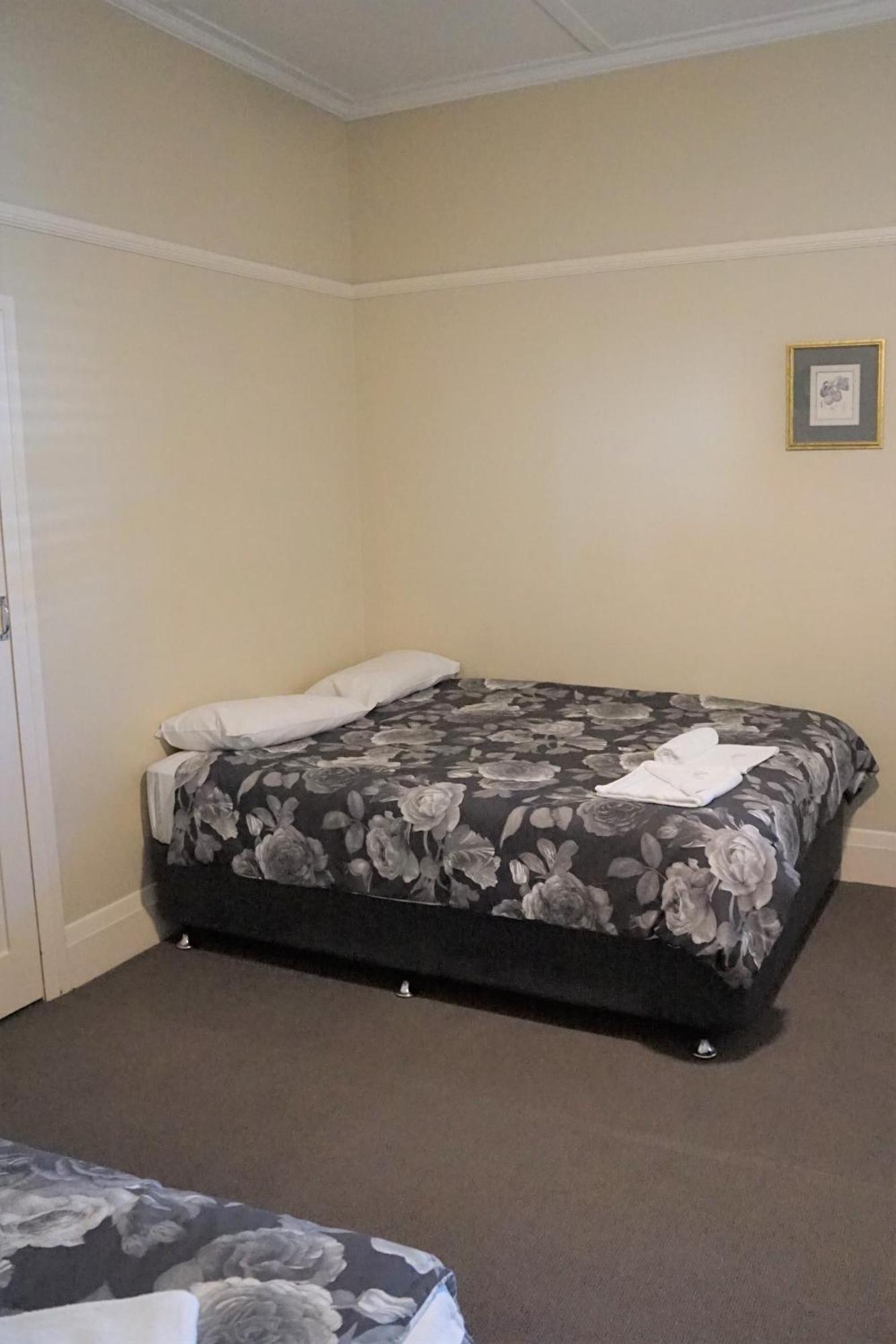 Palace Hotel Mortlake Sydney Room photo